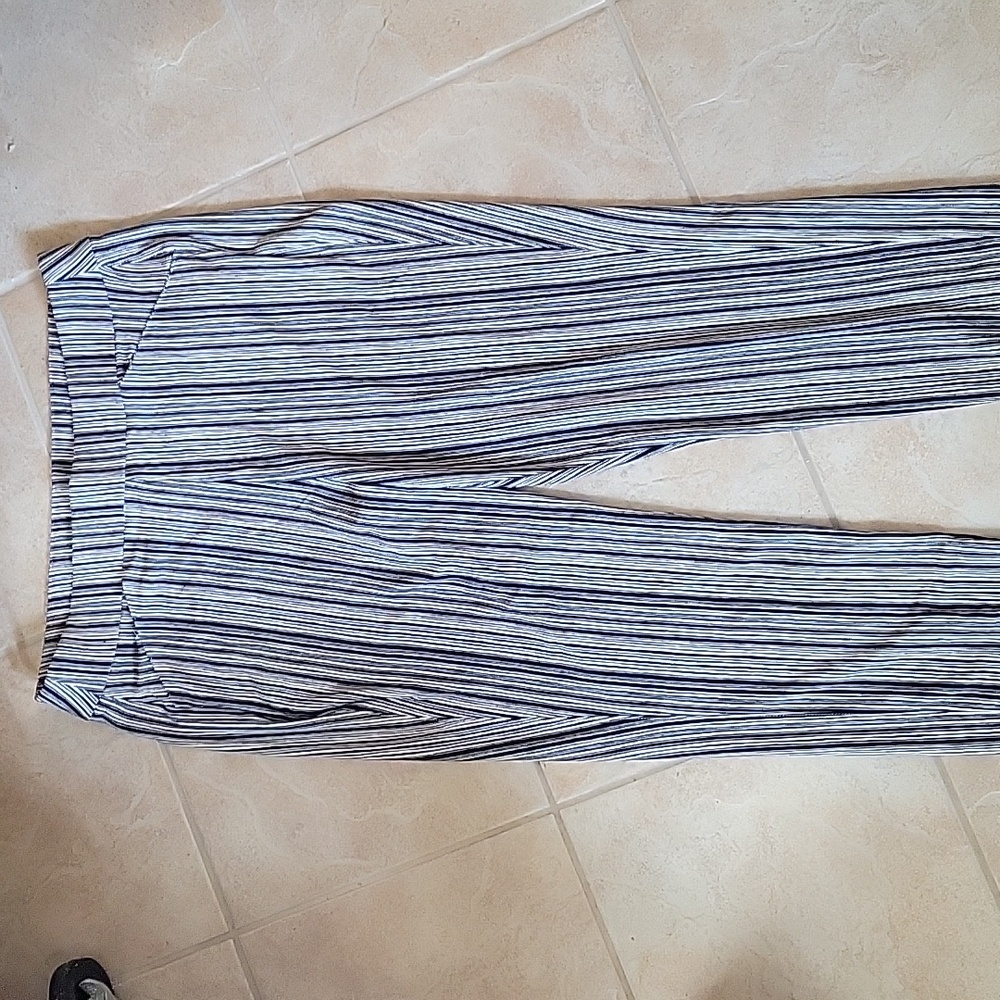 Chico's black & white pants Chico's size 1R, us size 8R